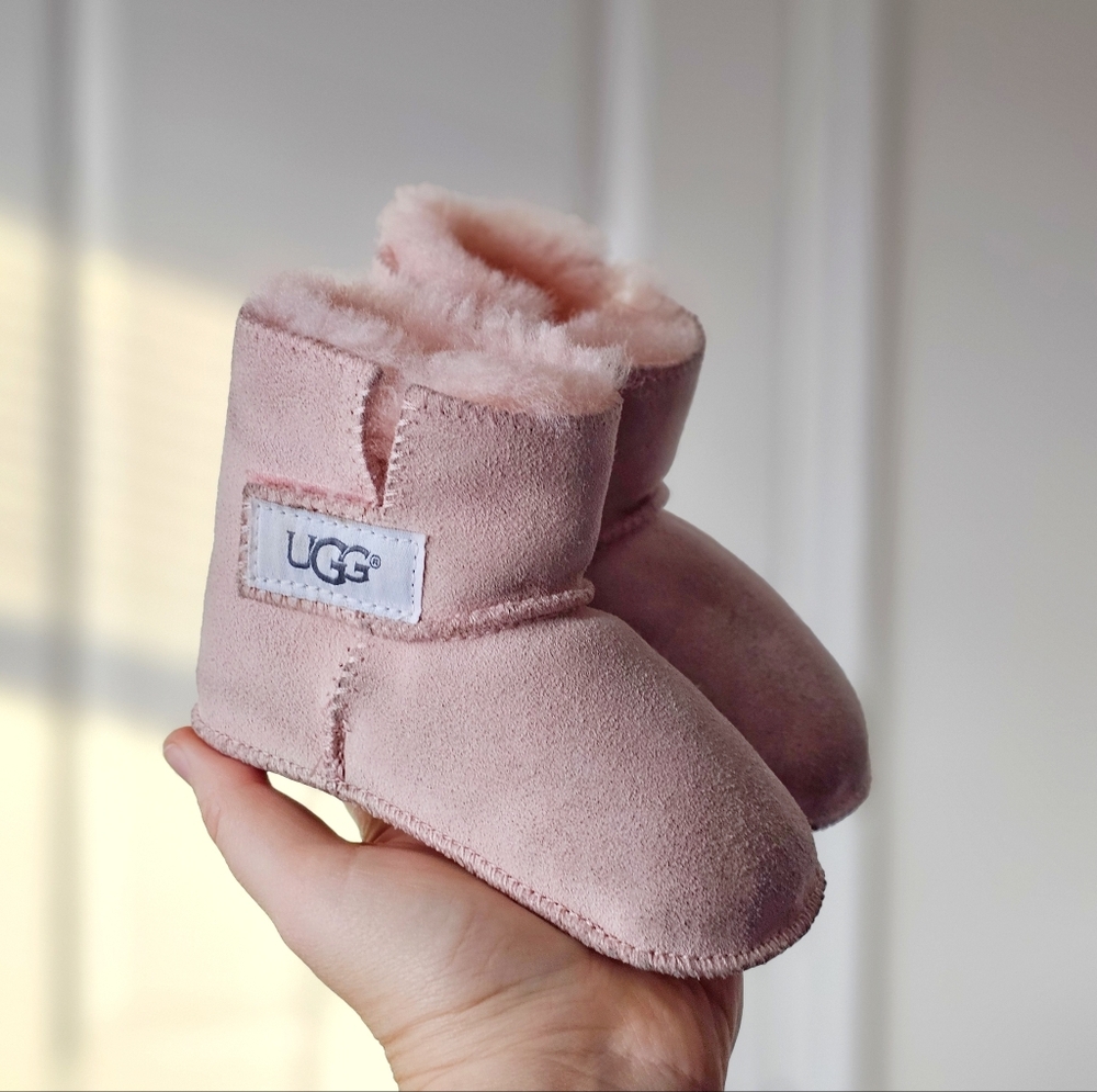 🧸 UGG Baby Pink Sheepskin Booties | Infant Soft Sole Size M | Cozy Winter Shoes